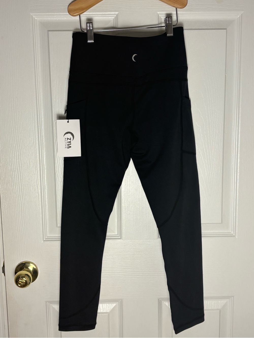 Women’s Zyia Active Black Performance Leggings with Pockets